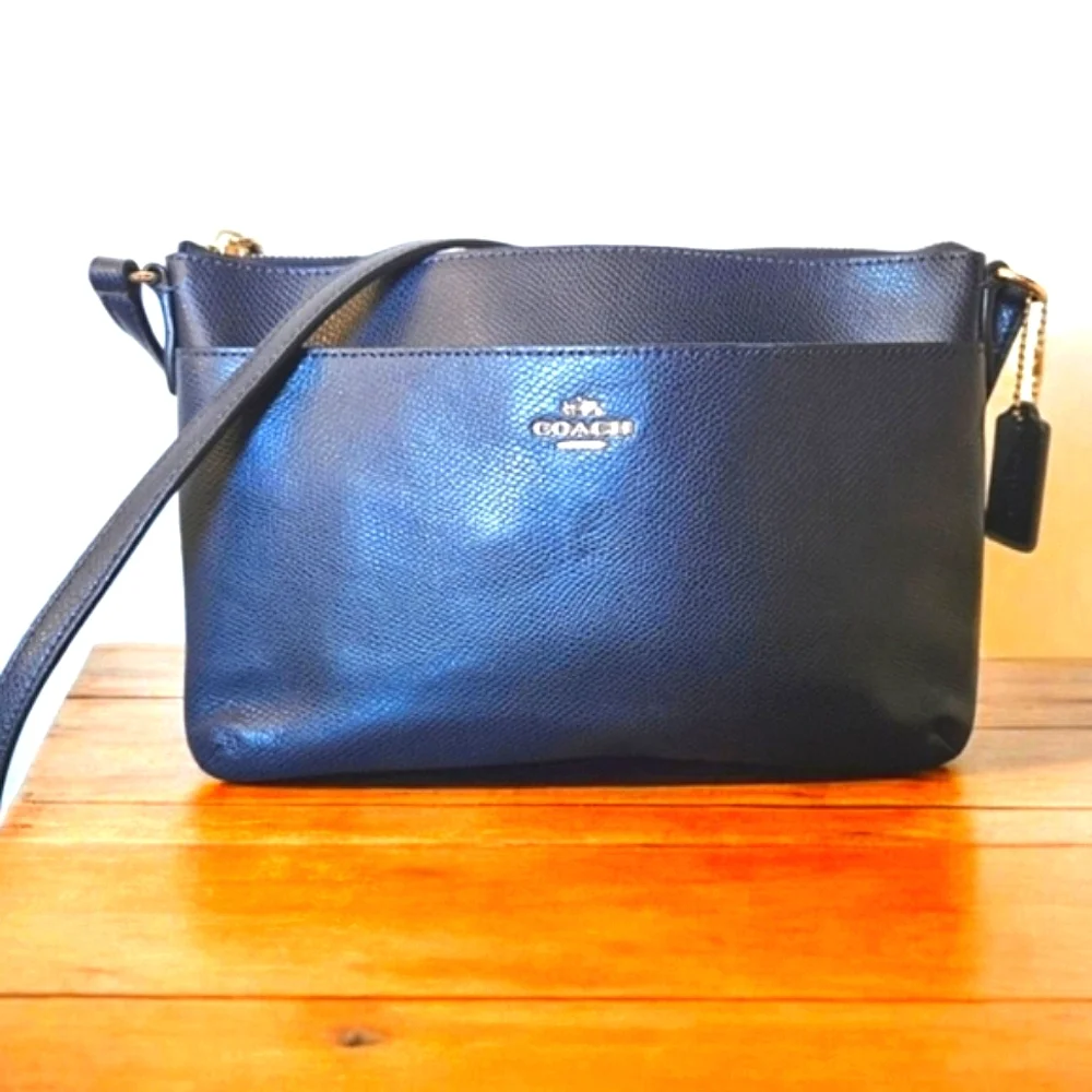 COACH Carriage Saffiano Zip Crossbody Bag EUC - Picture 3 of 13